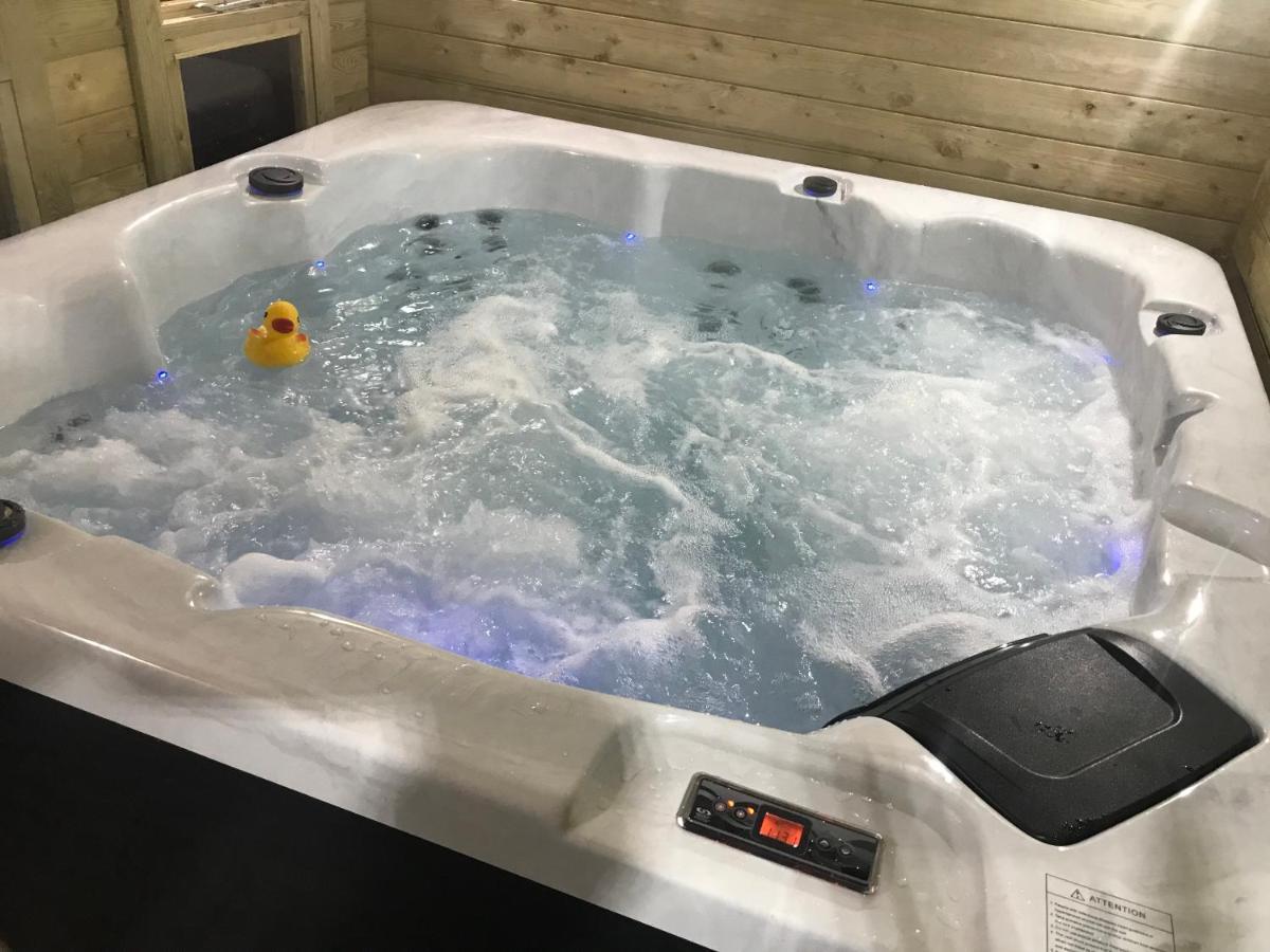 Hot Tub Hide Away Near Alton Towers Staffordshire Hotel Cheddleton Exterior photo